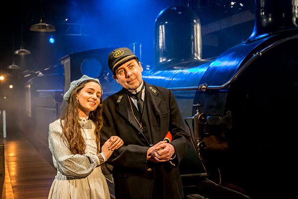 Serena-Manteghi-as-Bobbie-and-Sean-Hughes-as-Mr-Perks-in-The-Railway-Children-at-Kings-Cross-Theatre-credit-Johan-Persson1